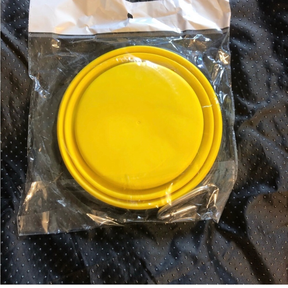 Green Treat Jar & Yellow Collapsible Food/Water Dish. NWOT - Picture 3 of 7